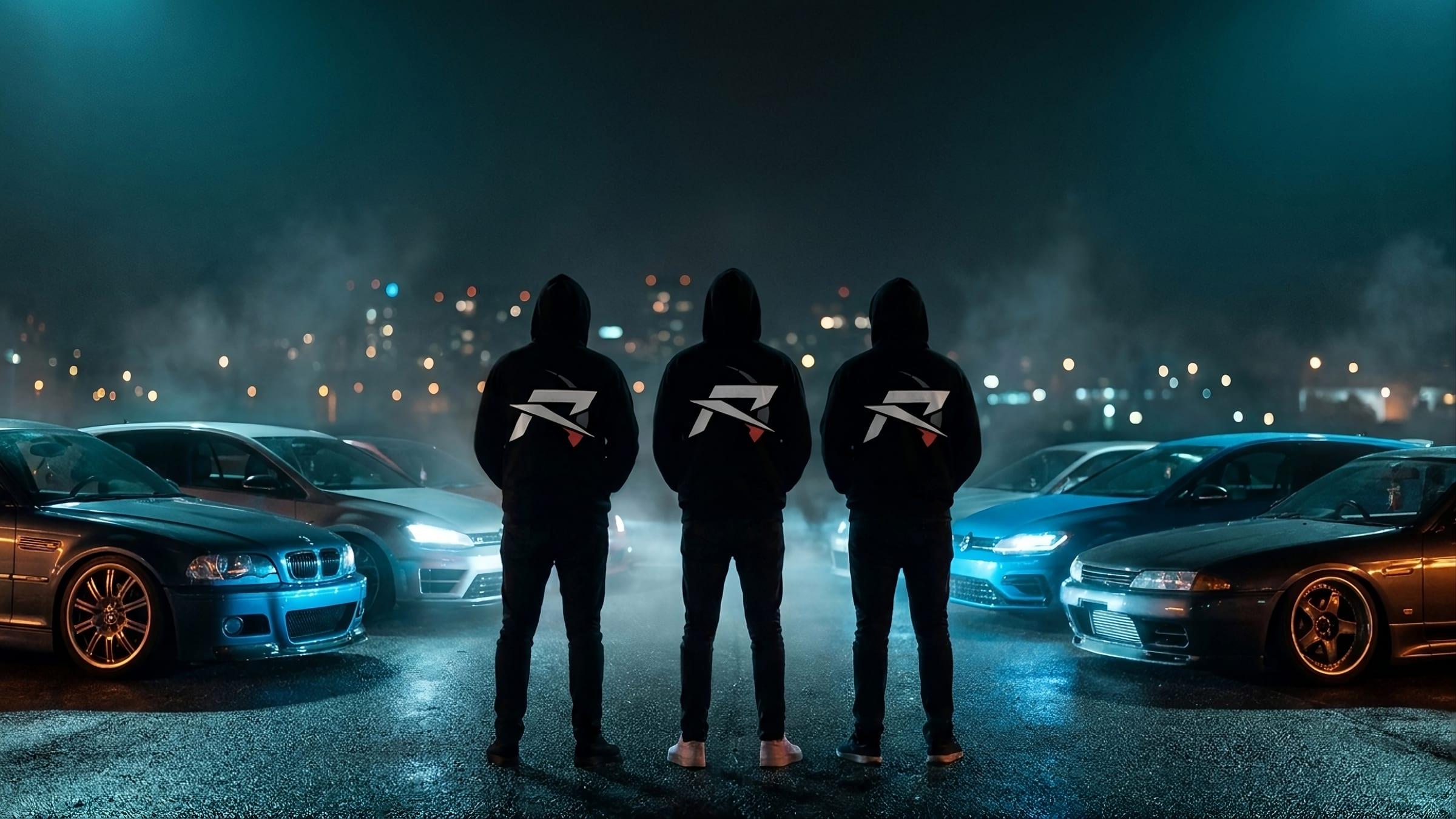 Ekipa Revly w bluzach z logo na nocnym zlocie samochodowym